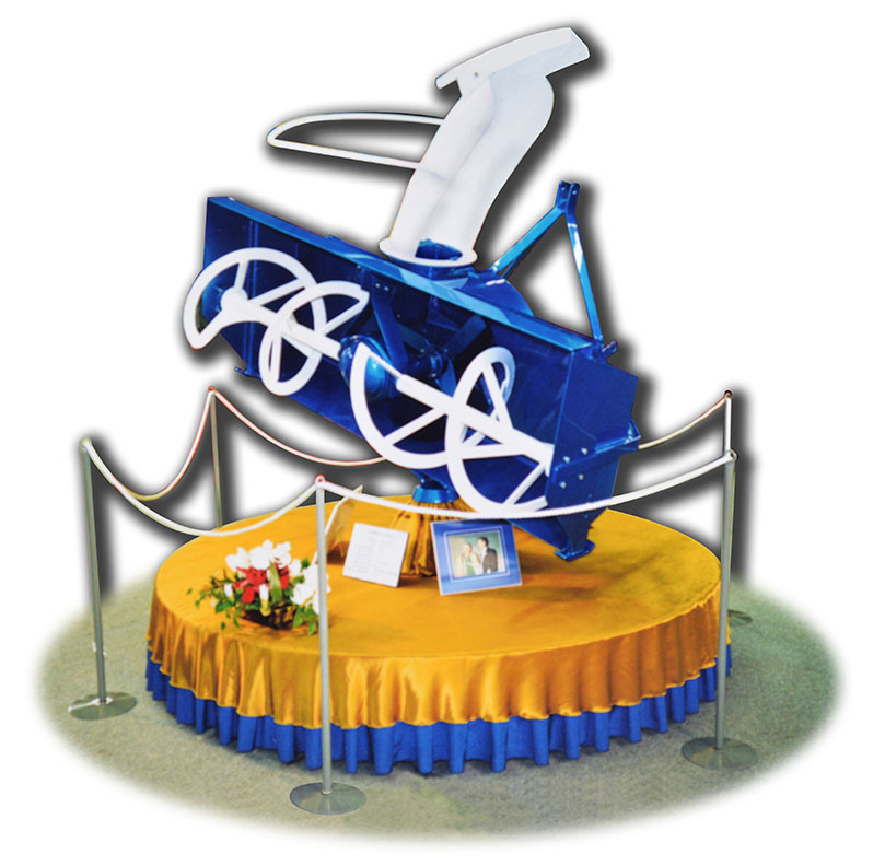 Première souffleuse à neige